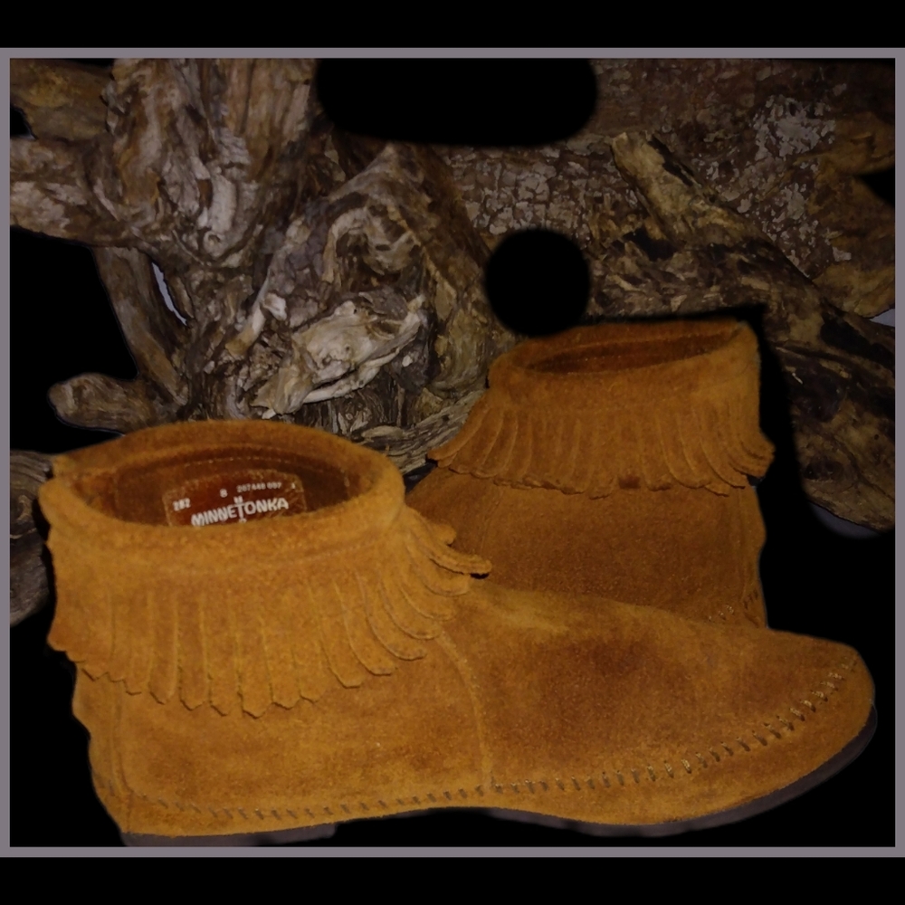 Minnetonka Suede Fringed Short Boot - Picture 2 of 9